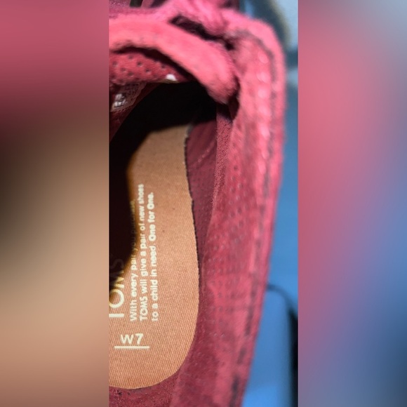 TOMS Size 7 Burgundy Suede Lace Up Booties - Picture 15 of 16